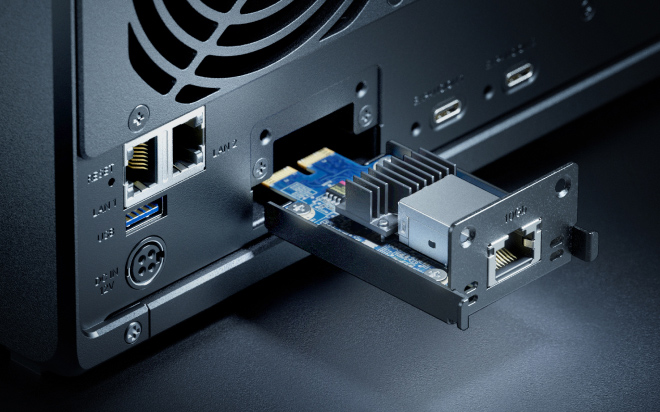 DS1525+ vs DS1621+: Kết nối mạng và tốc độ truyền tải