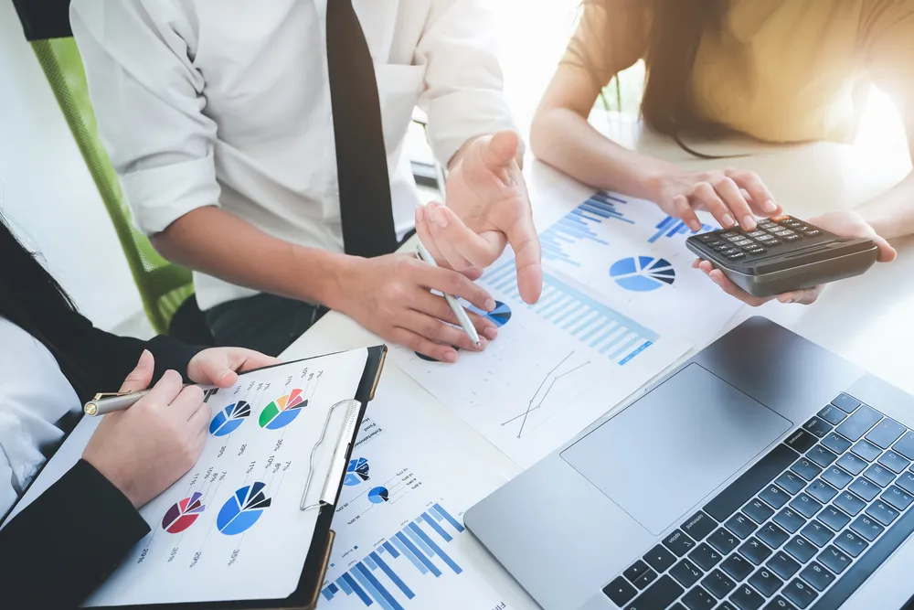 6 bước chốt Sales hiệu quả dành cho người mới
Bước 1: Chuẩn bị dữ liệu và tâm lý trước khi gặp khách