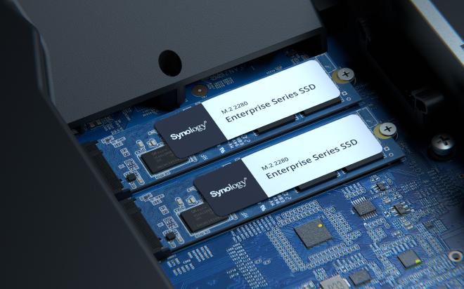 Khe M.2 tích hợp giúp tăng tốc hệ thống